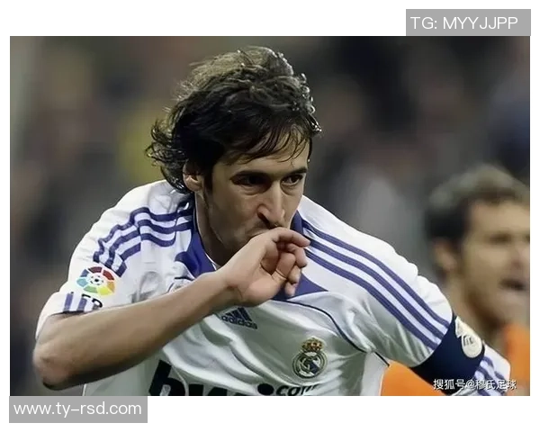 经典球星劳尔高清足球壁纸欣赏重温绿茵场上传奇瞬间