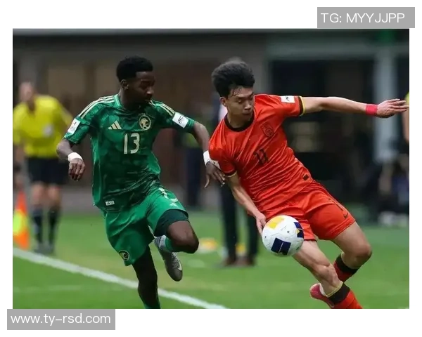 足球明星纷纷亮相赛场激情四射 展现顶级技术与团队协作精神