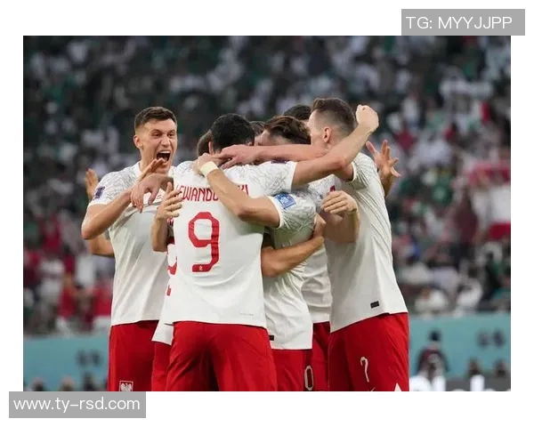 足球巨星赛场拼搏脚趾细节图展现坚持与力量之美